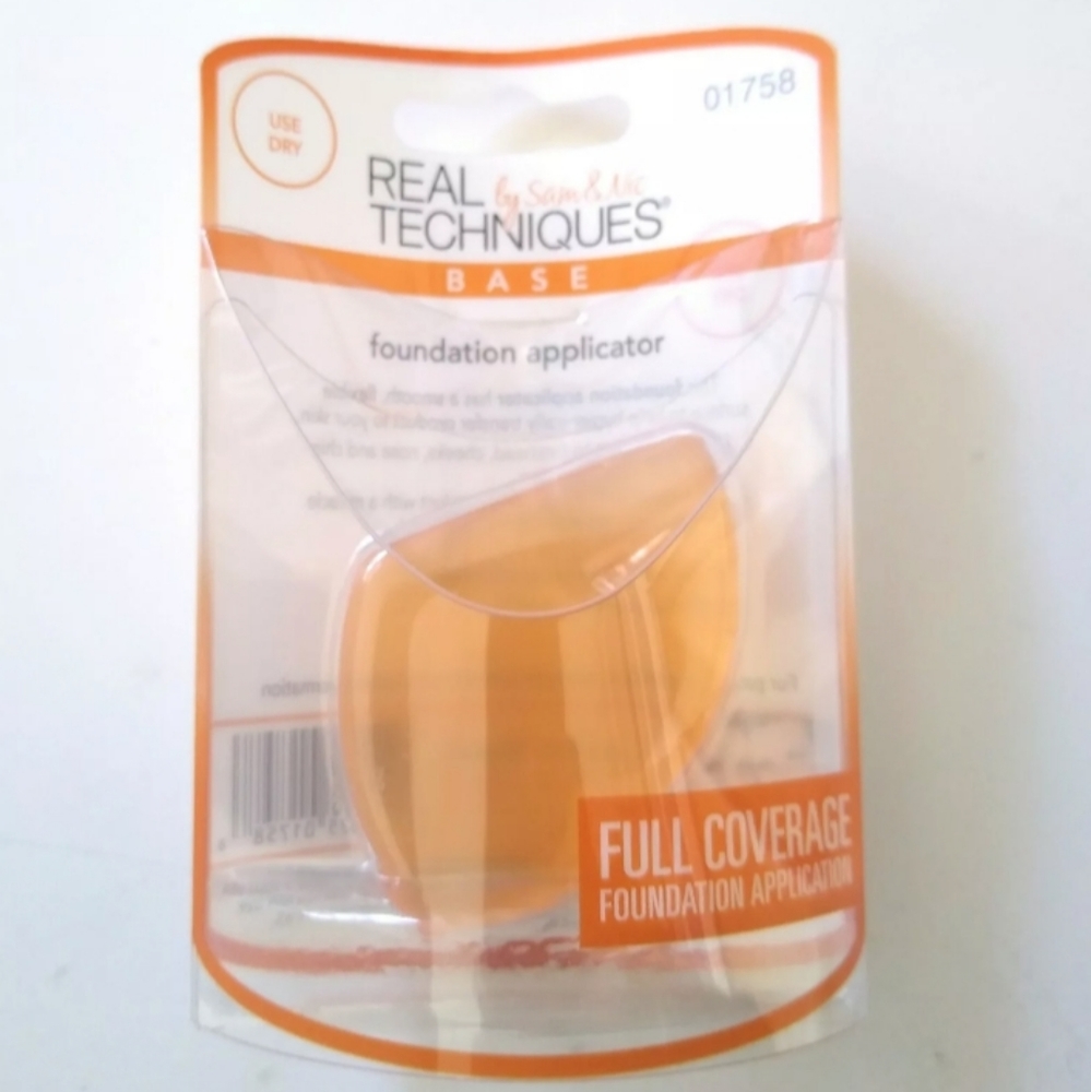 2/$15 Real Techniques by Sam & Nic Full Coverage Foundation Applicator 01758